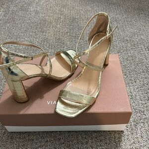 Beautiful gold heels